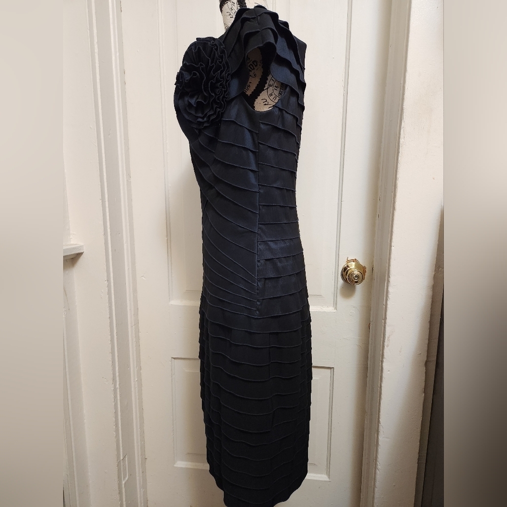 Tadashi Shoji Romantic Dark Blue Tiered Rosette Gown Formal Dress Sz 10 Like New - Picture 14 of 15